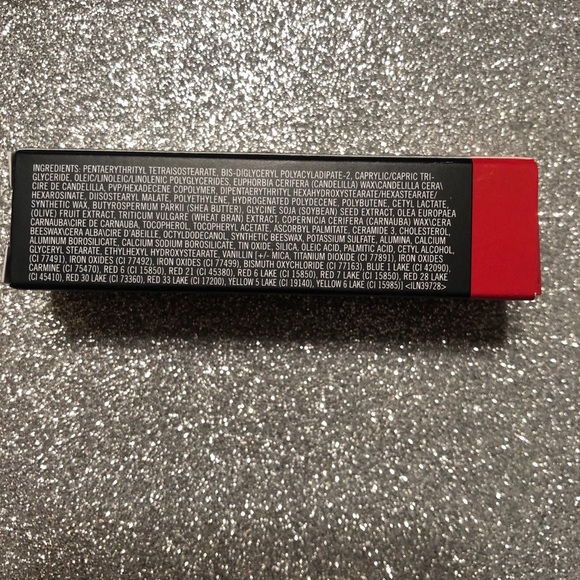 BNIB! MAC Cremesheen Lipstick Dozen Carnations 232 - Picture 6 of 6